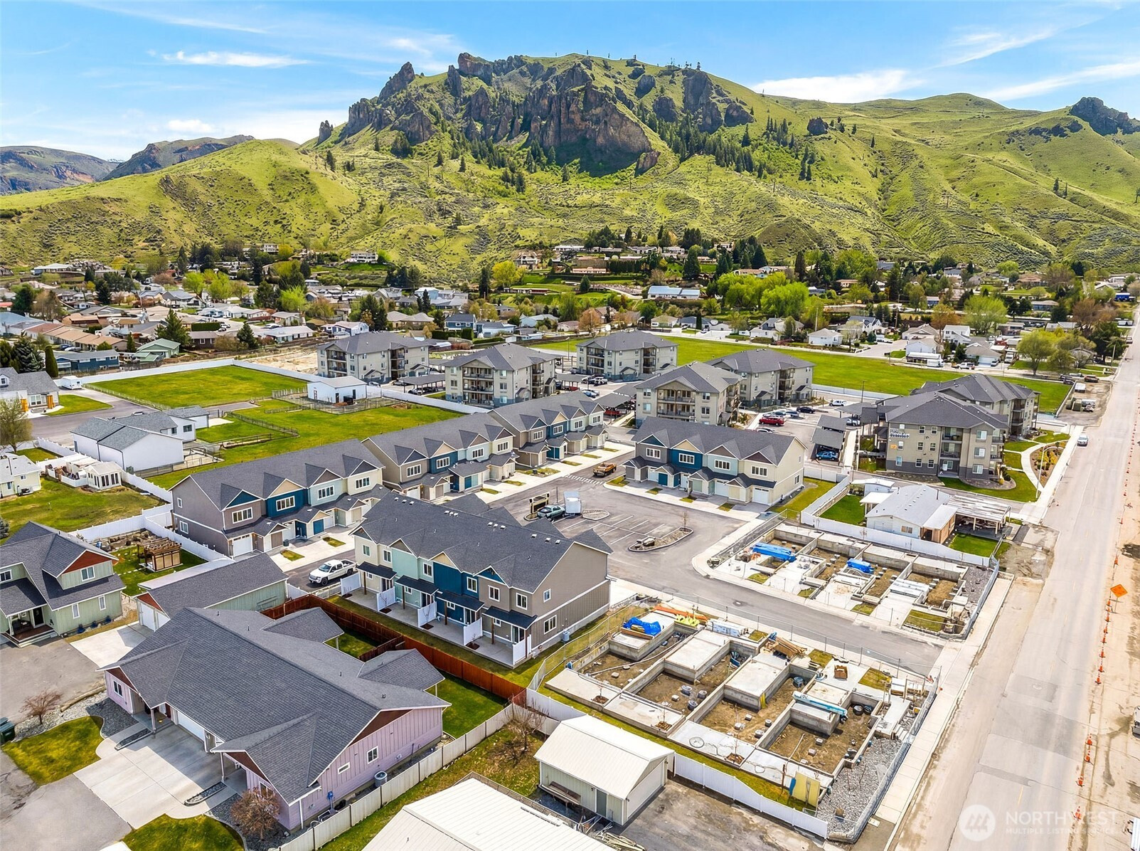 1075 Red Apple Road, Wenatchee, WA 98801