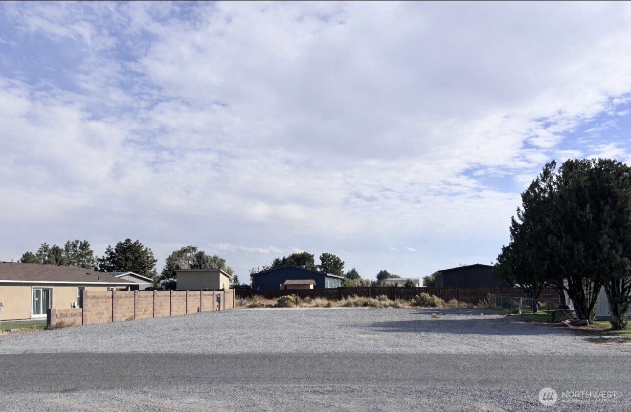 321 Spring Circle SW, Mattawa, WA 99349