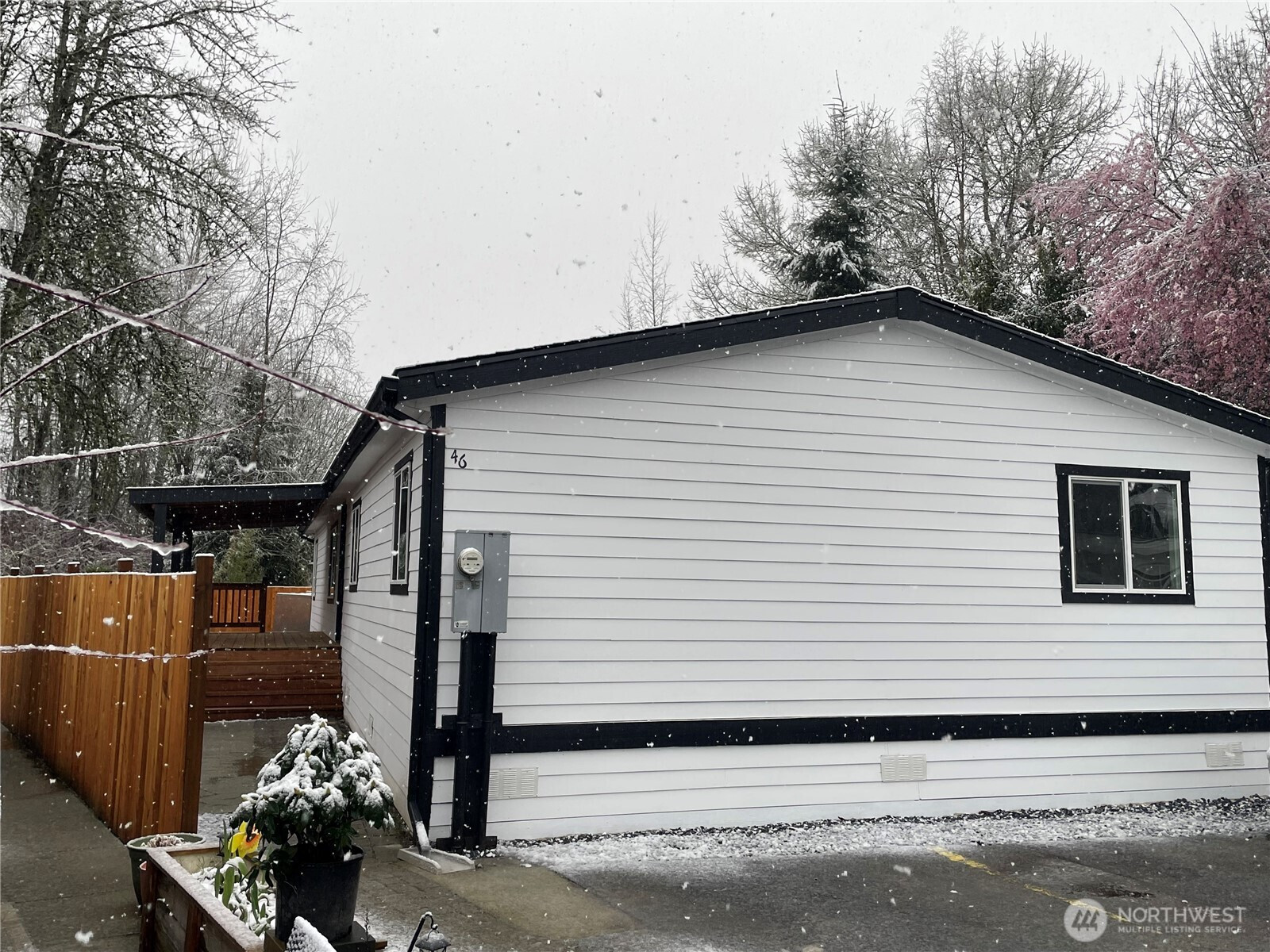 827 West Valley Highway, Kent, WA 98032