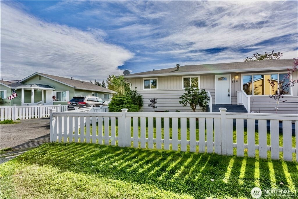 2241 S 252nd Street, Des Moines, WA 98198