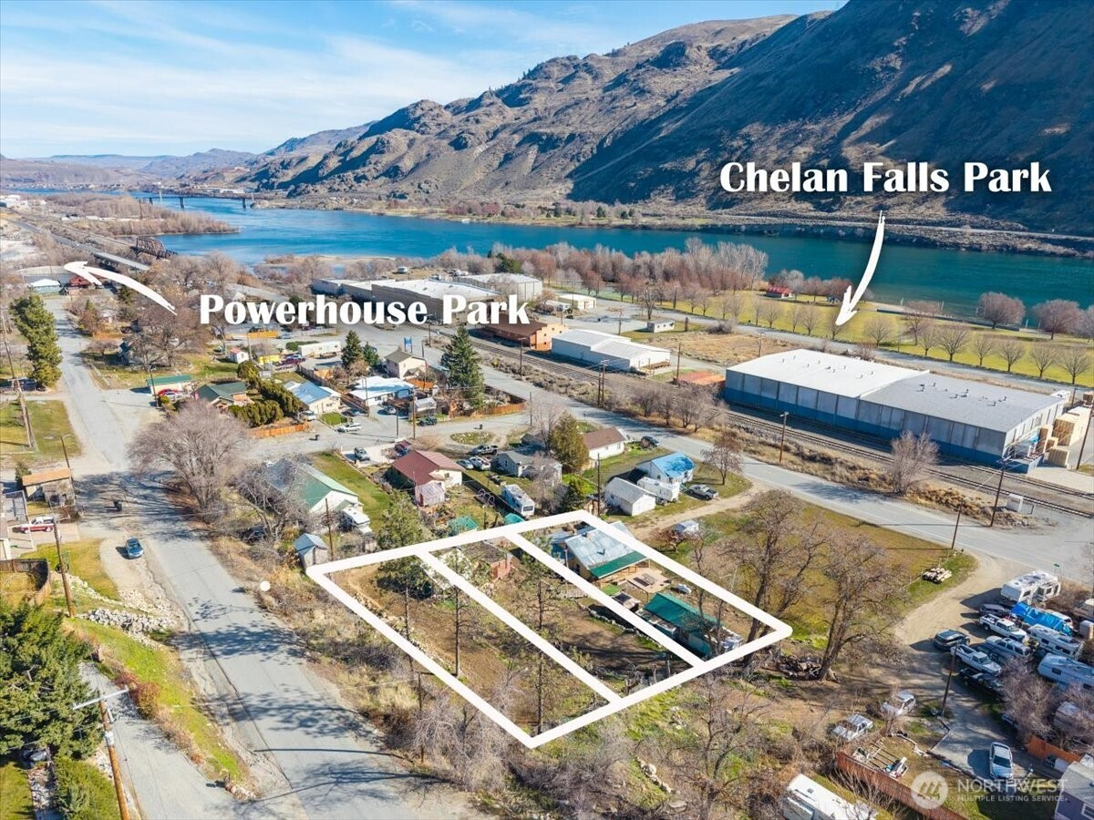 470 2nd Street, Chelan Falls, WA 98817