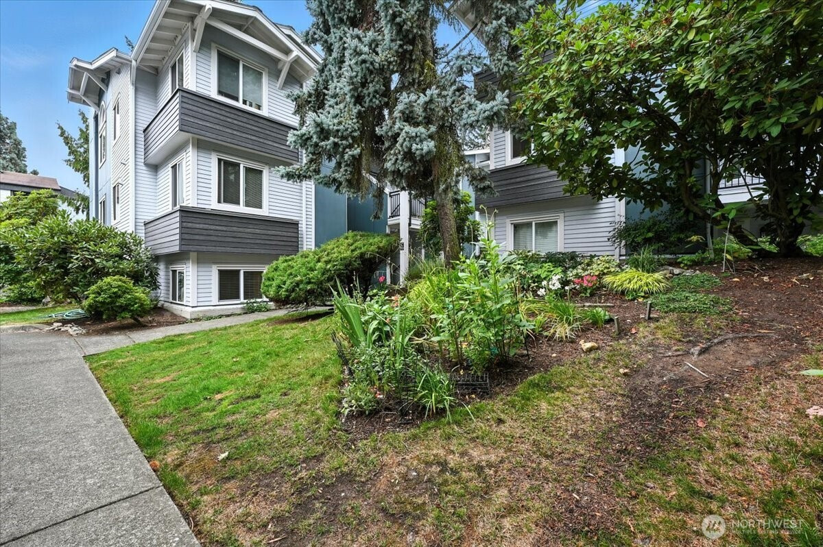 915 N 163rd Street, Shoreline, WA 98133