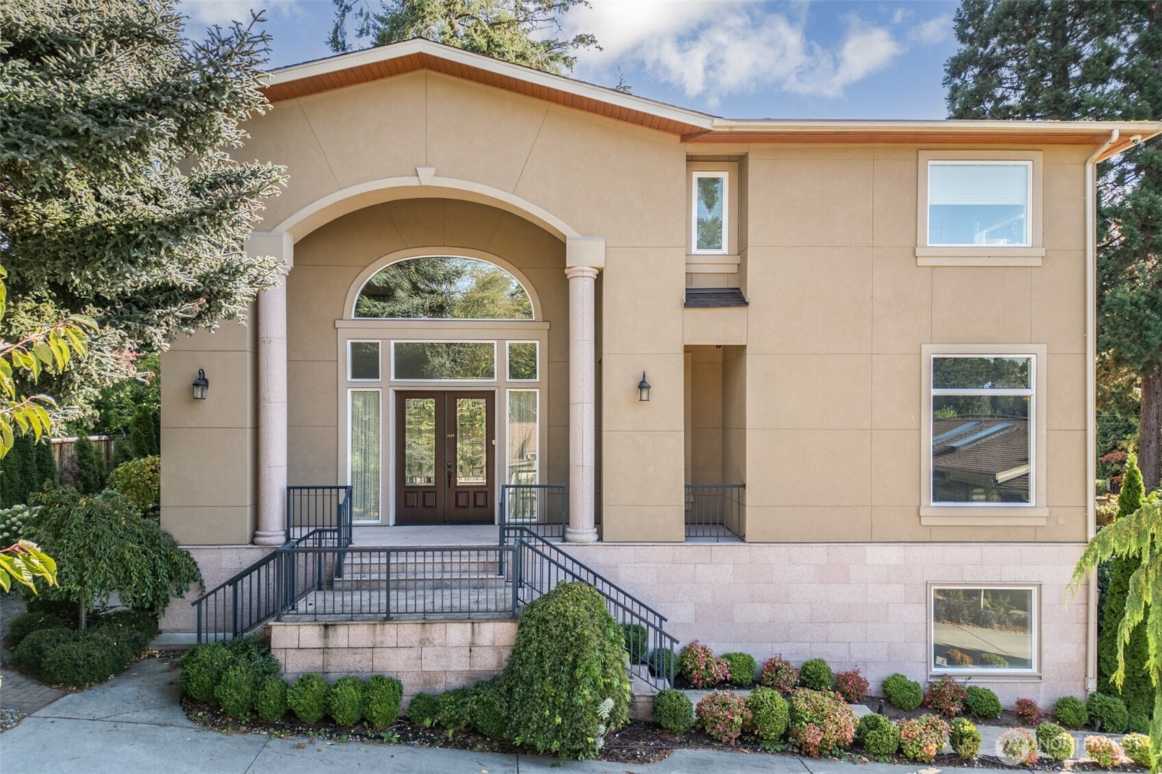 9426 Lake Washington Boulevard NE, Bellevue, WA 98004