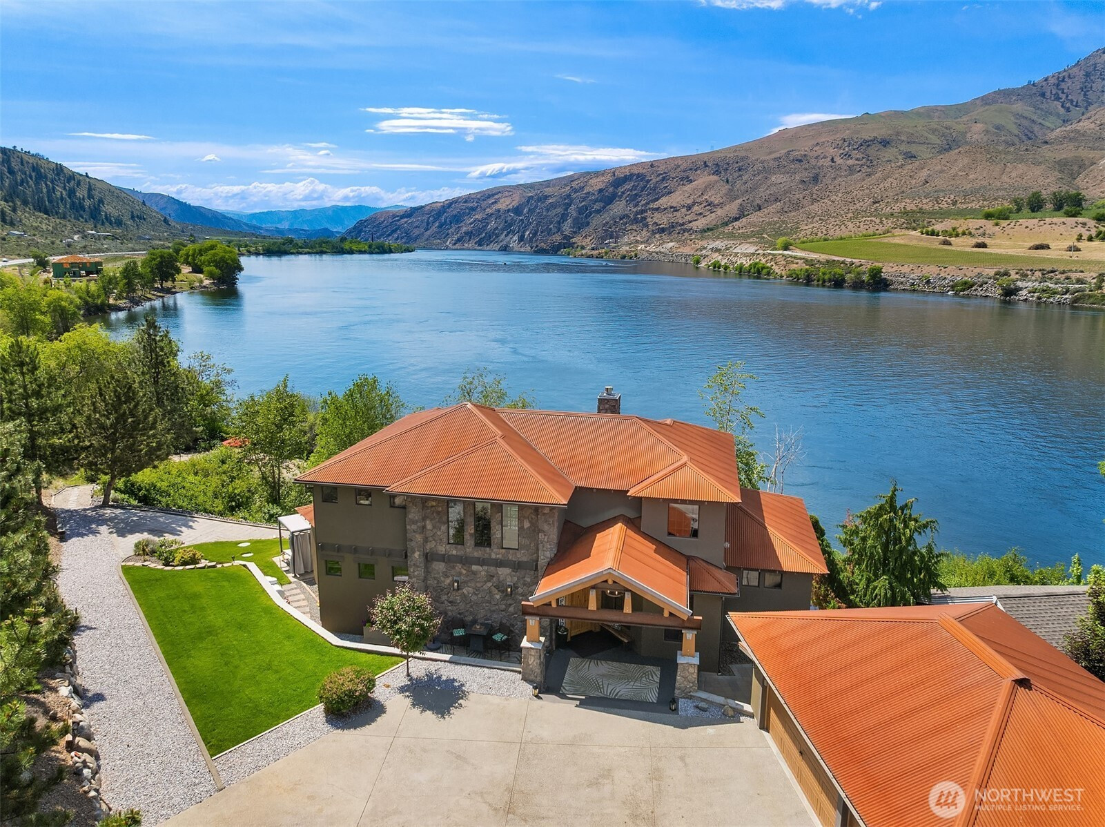 23195 Columbia Pointe Lane, Orondo, WA 98843