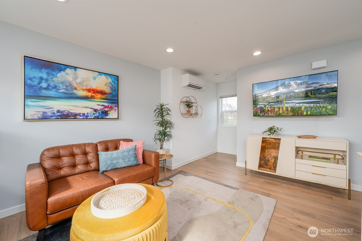 3015 61st Avenue SW, Seattle, WA 98116