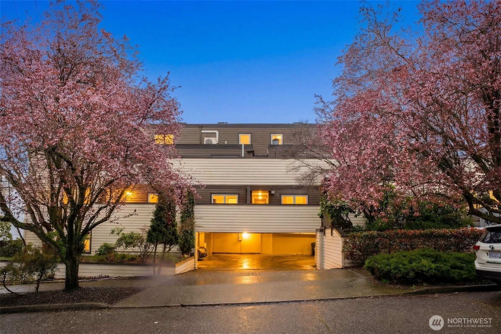 2219 14th Avenue W, Seattle, WA 98119