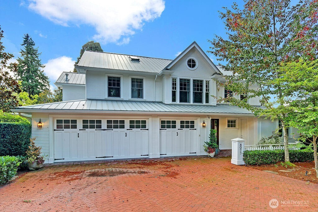 8975 NE 10th Street, Bellevue, WA 98004