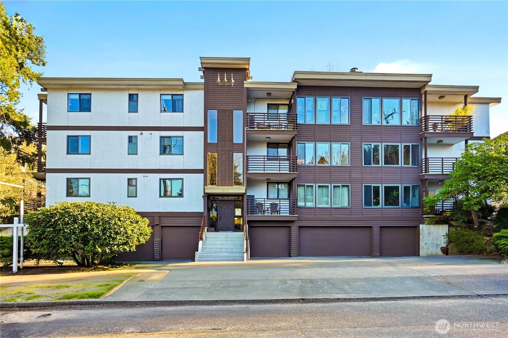 3505 W Government Way, Seattle, WA 98199