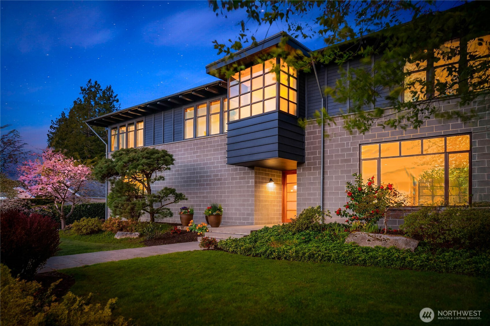 4218 92nd Avenue NE, Yarrow Point, WA 98004