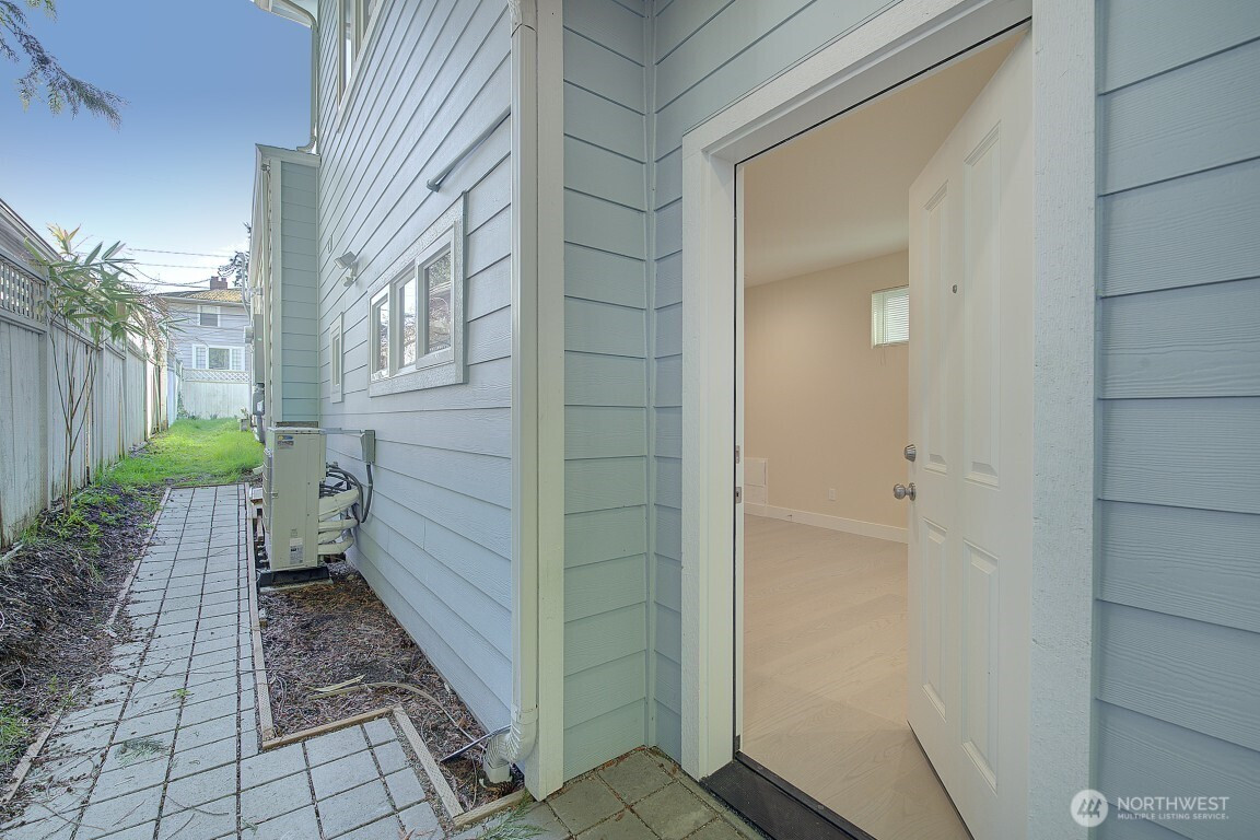 1210 NE 95th Street, Seattle, WA 98115