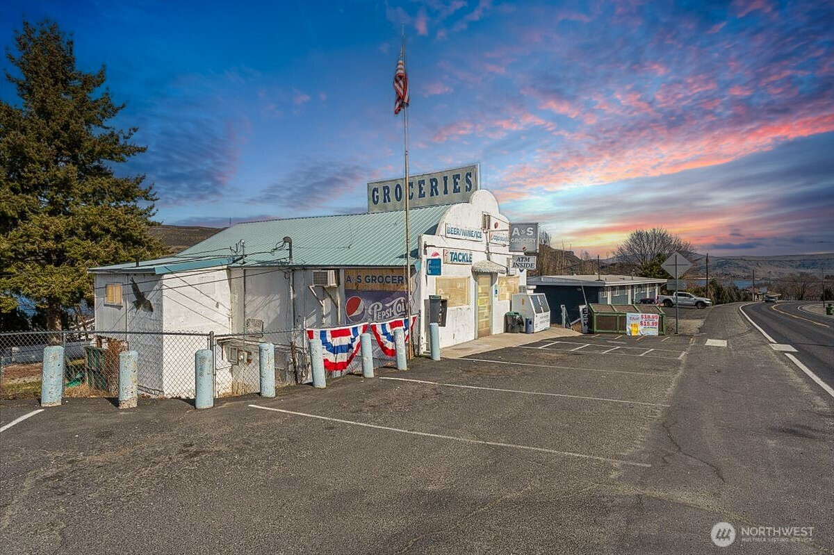 119 E Coulee Boulevard, Electric City, WA 99123