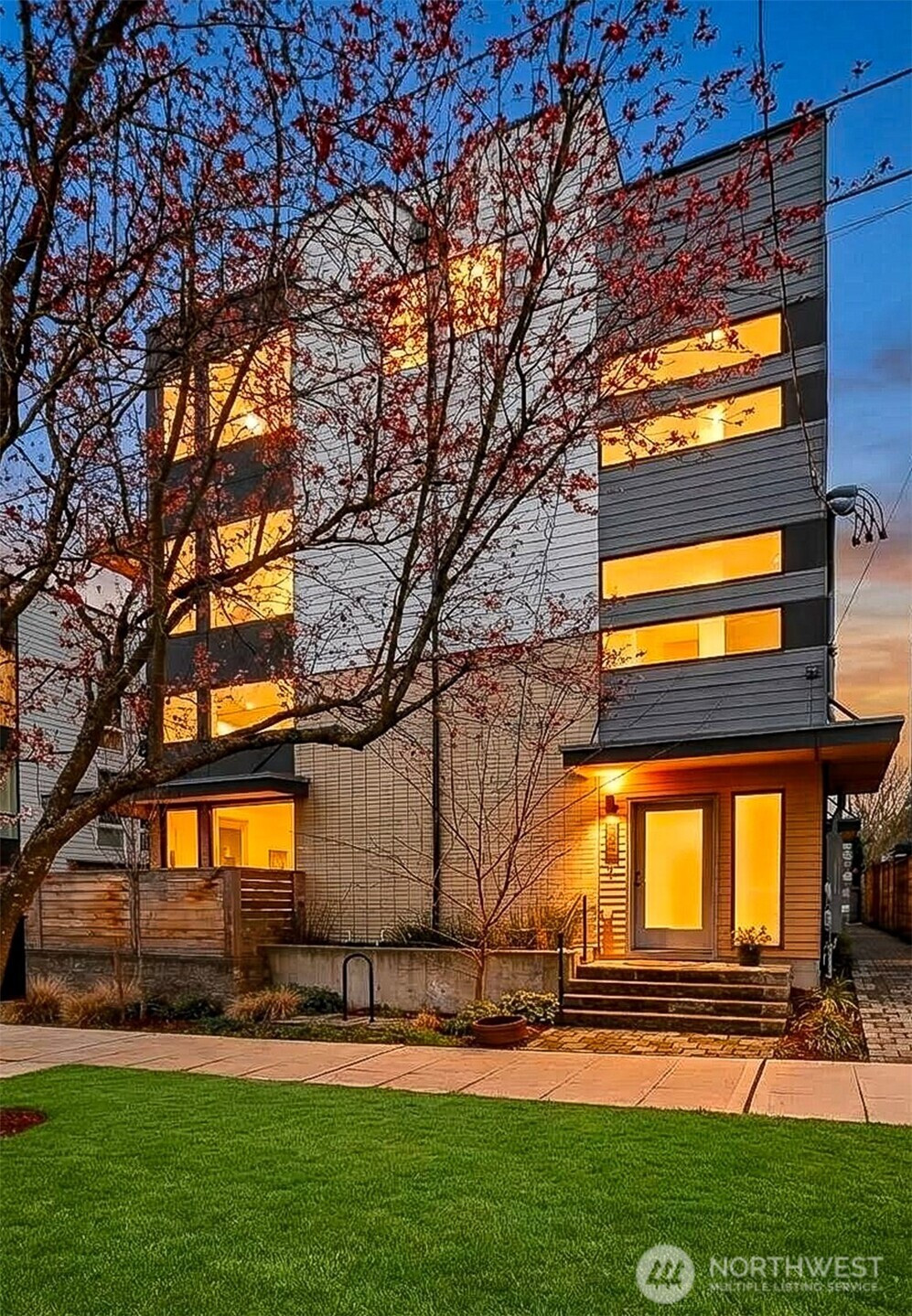 916 NW 56th Street, Seattle, WA 98107