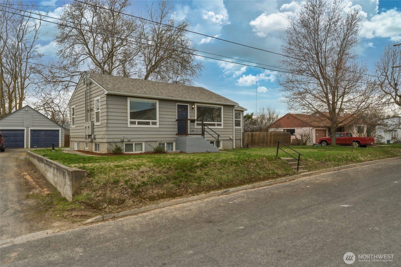 15 SW 13th Street, College Place, WA 99324