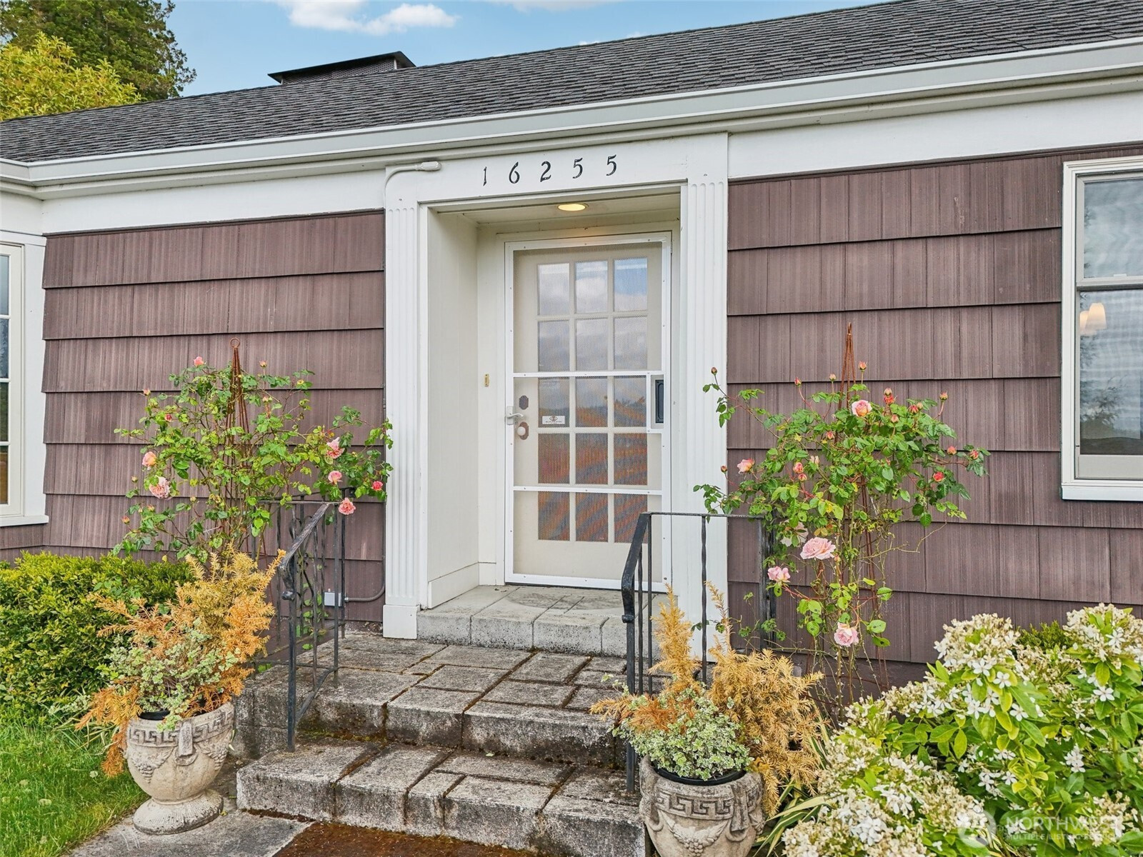 16255 38th Avenue NE, Lake Forest Park, WA 98155