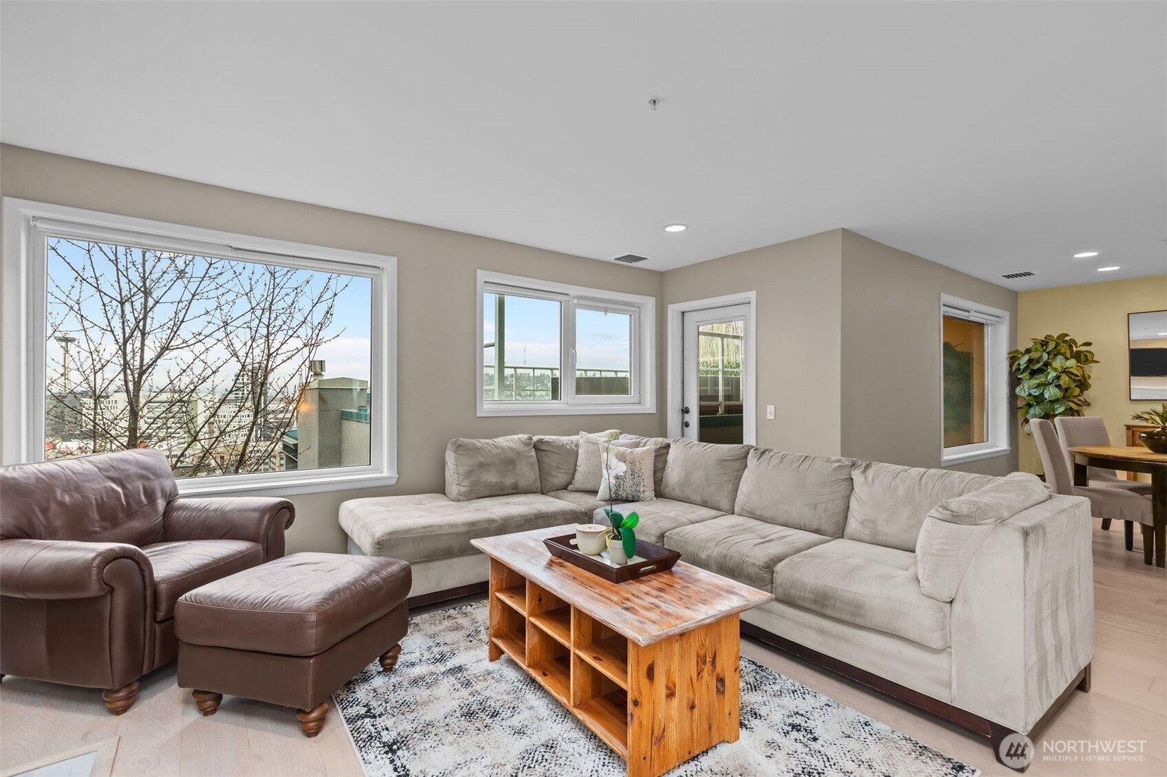 420 Melrose Avenue E, Seattle, WA 98102