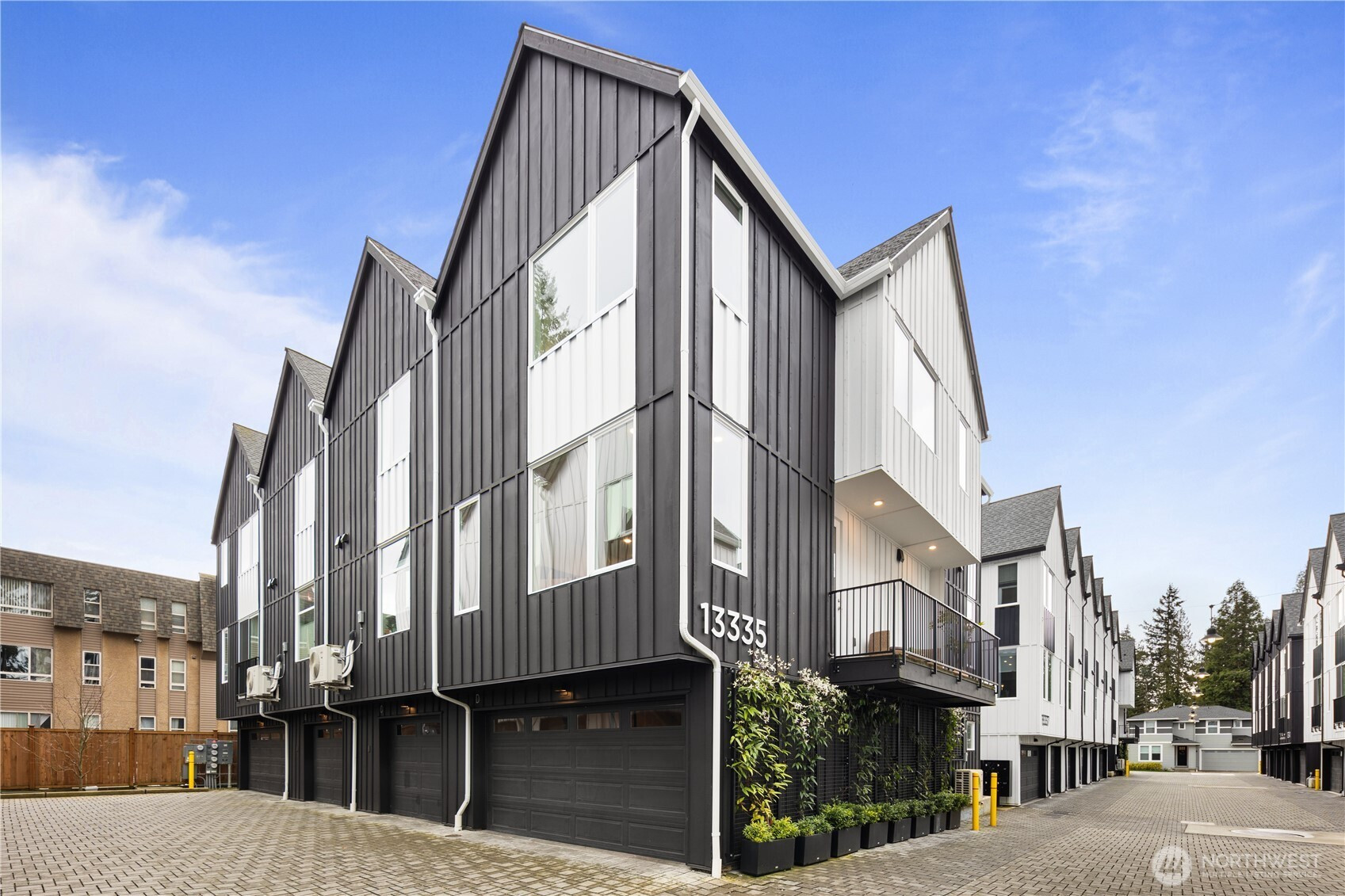 13335 Greenwood Avenue N, Seattle, WA 98133