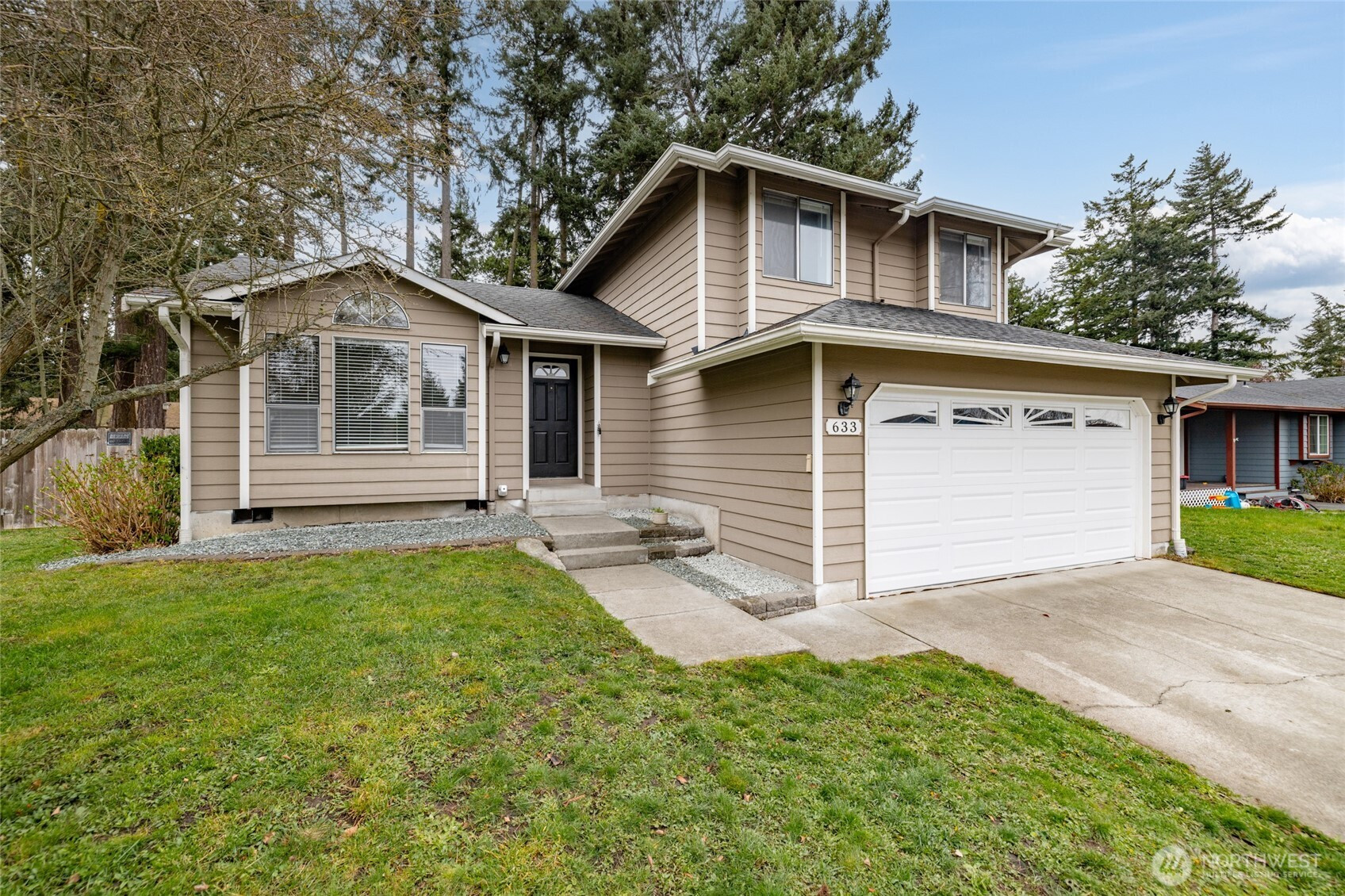 633 NW Mizzen Drive, Oak Harbor, WA 98277