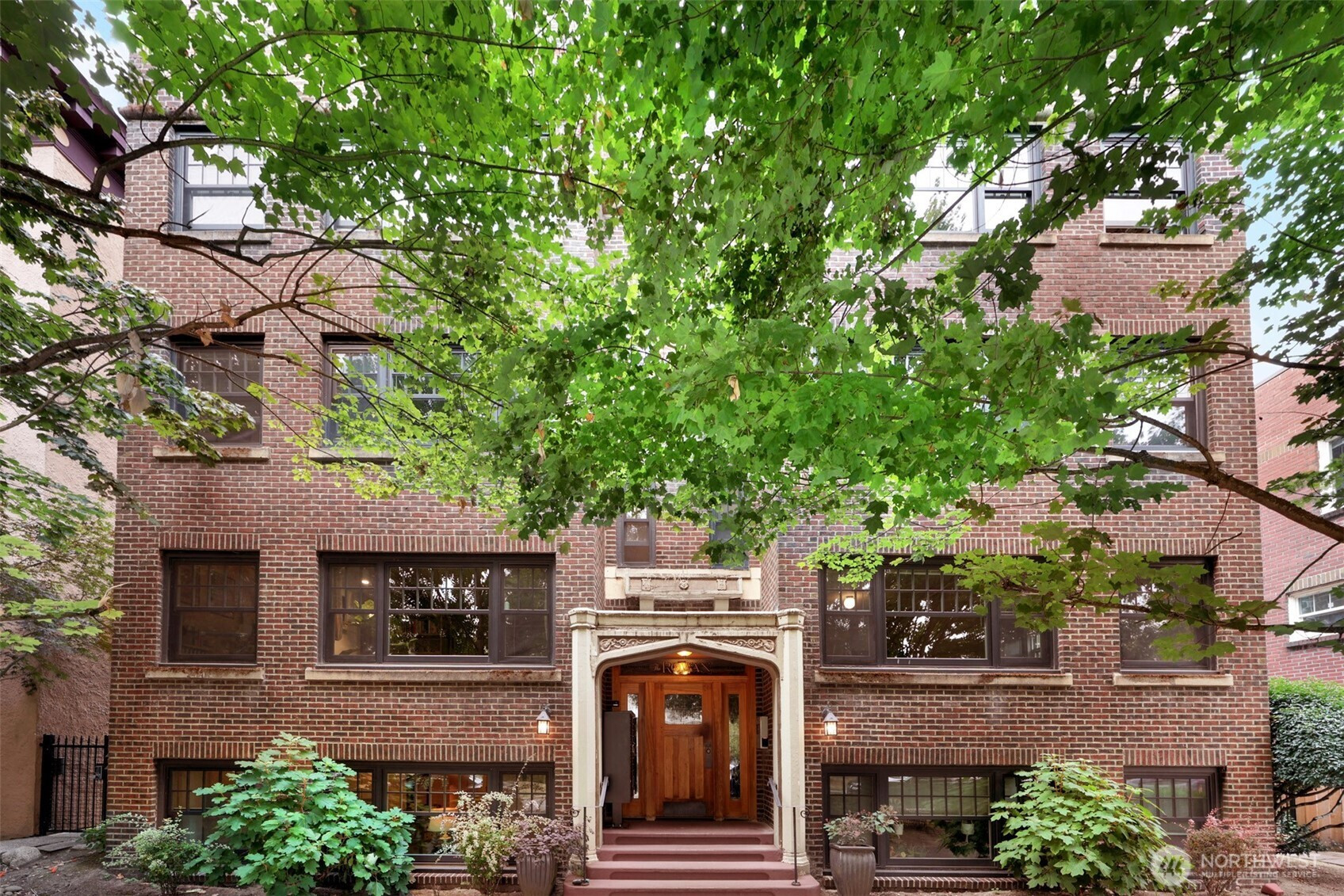 525 16th Avenue E, Seattle, WA 98112