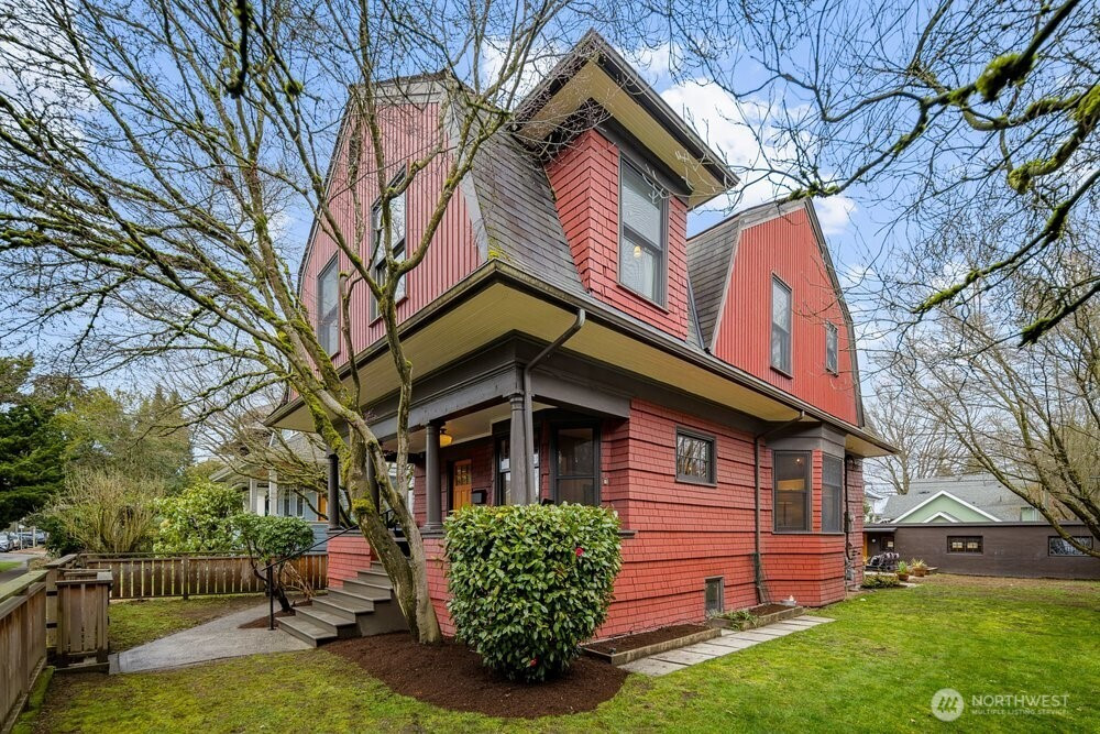 610 16th Avenue E, Seattle, WA 98112