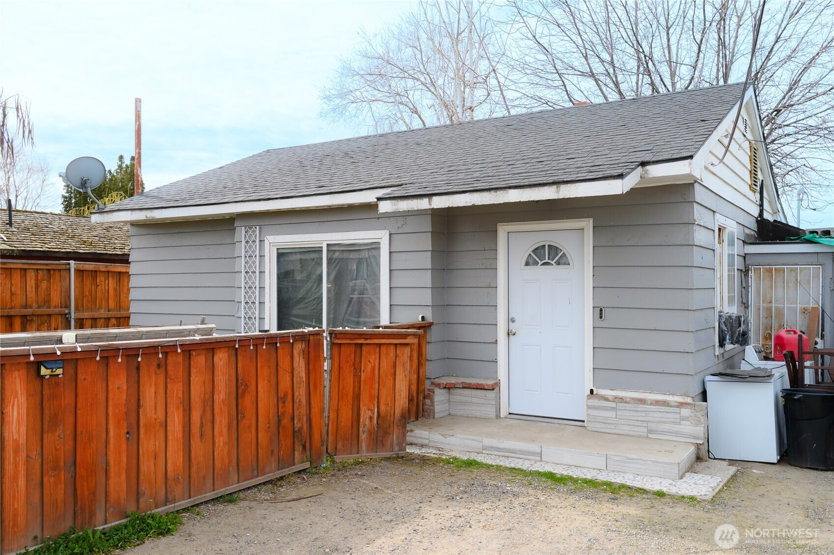 1002 Grandridge Road, Grandview, WA 98930