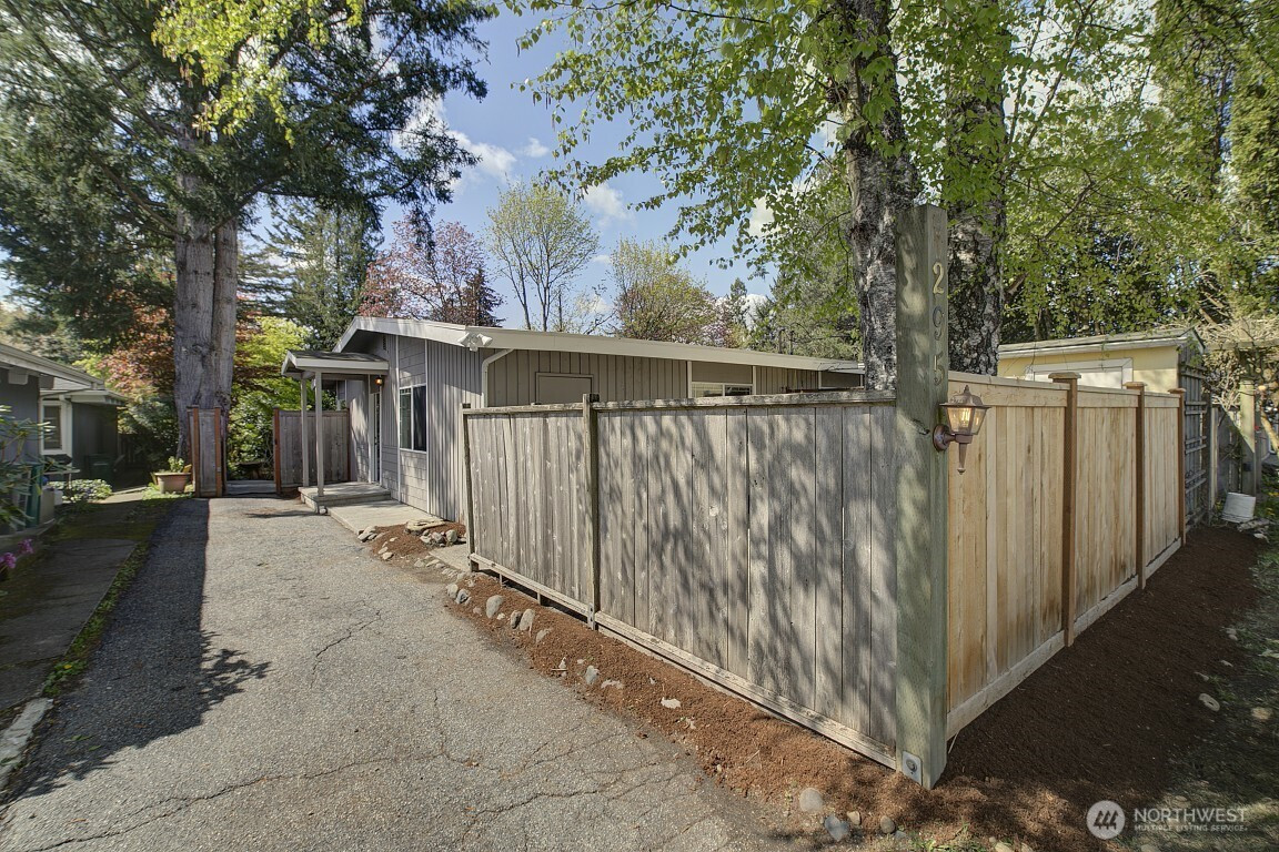 295 1st Avenue NW, Issaquah, WA 98027