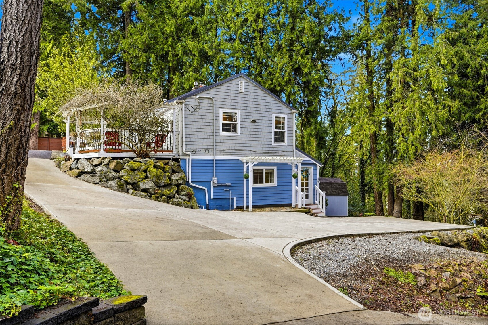 16714 SE Newport Way, Bellevue, WA 98006