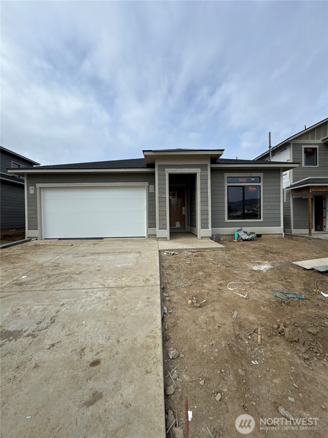 532 S Oasis Loop, East Wenatchee, WA 98802