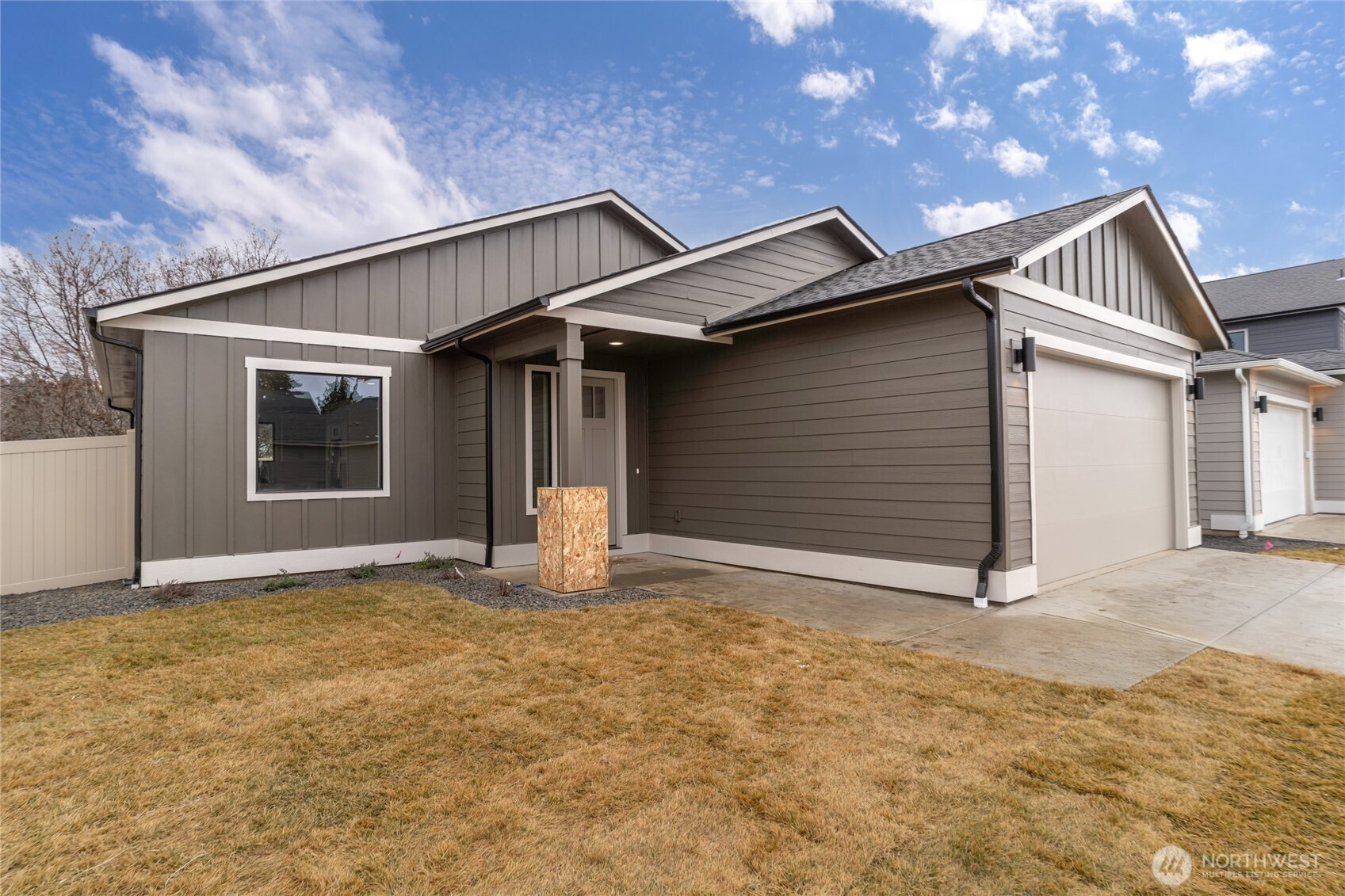 562 S Oasis Avenue, East Wenatchee, WA 98802