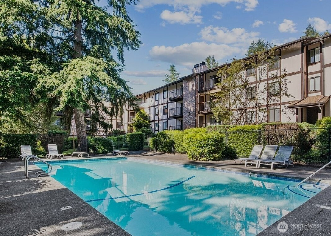 4501 Grandview Dr Drive W, University Place, WA 98466