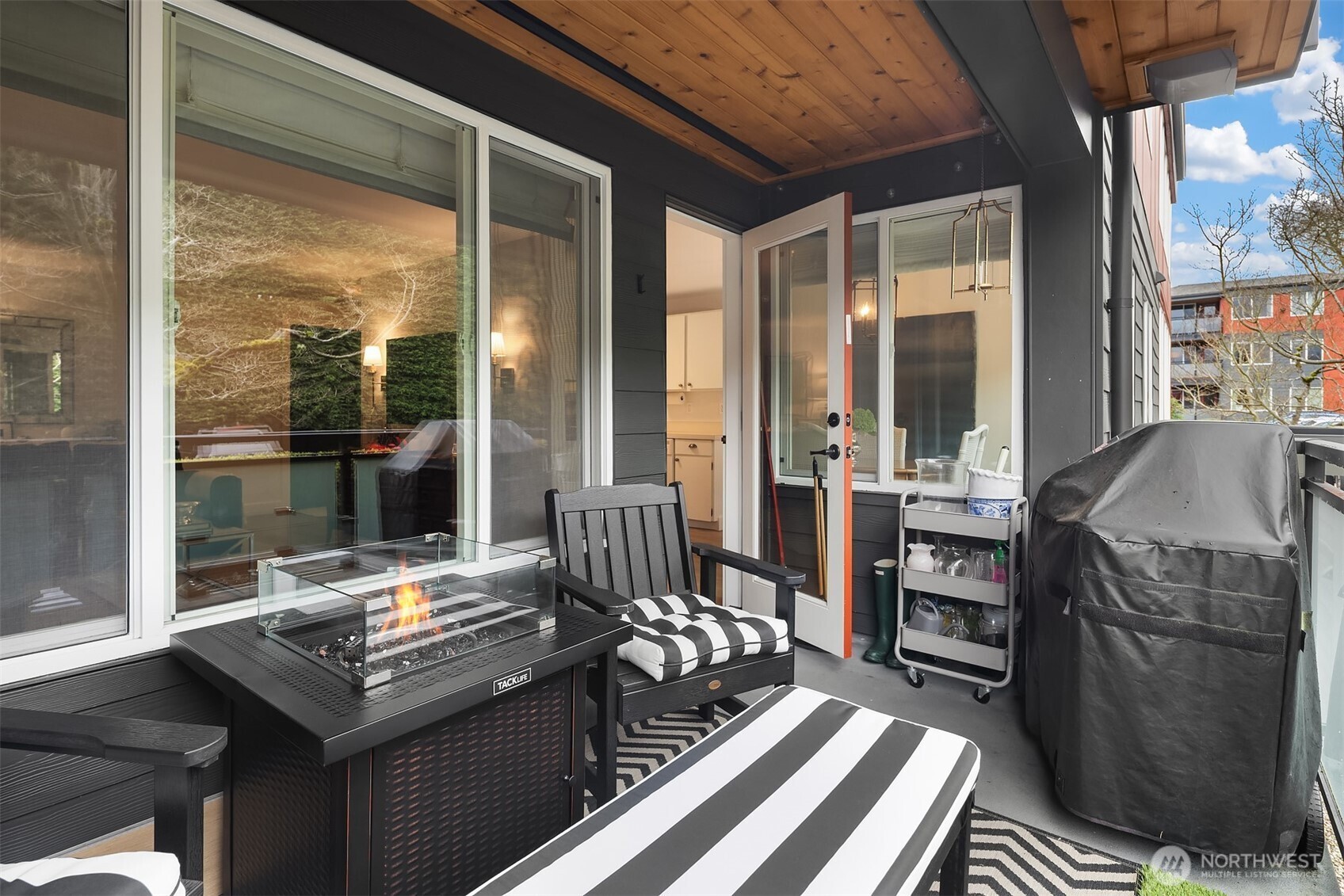 7021 Sand Point Way NE, Seattle, WA 98115