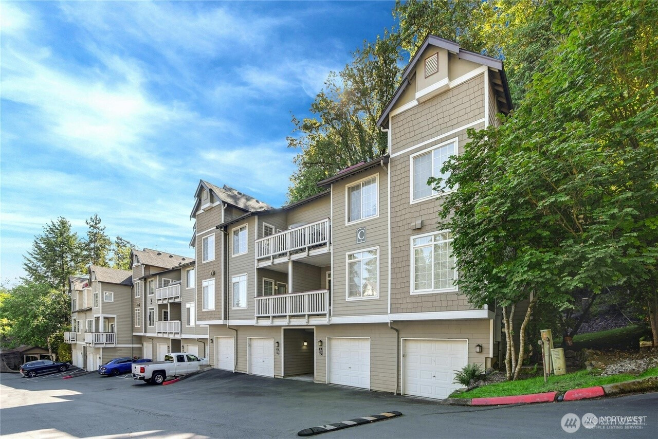 18505 SE Newport Way, Issaquah, WA 98027