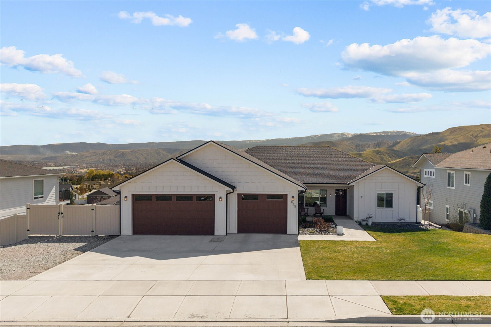 885 Autumn Crest Drive, Wenatchee, WA 98801