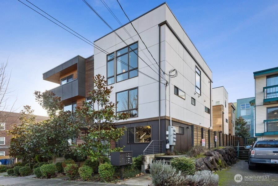 4417 N Corliss Avenue, Seattle, WA 98103