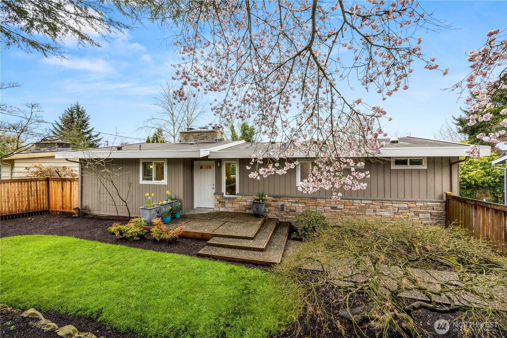 231 105th Avenue SE, Bellevue, WA 98004