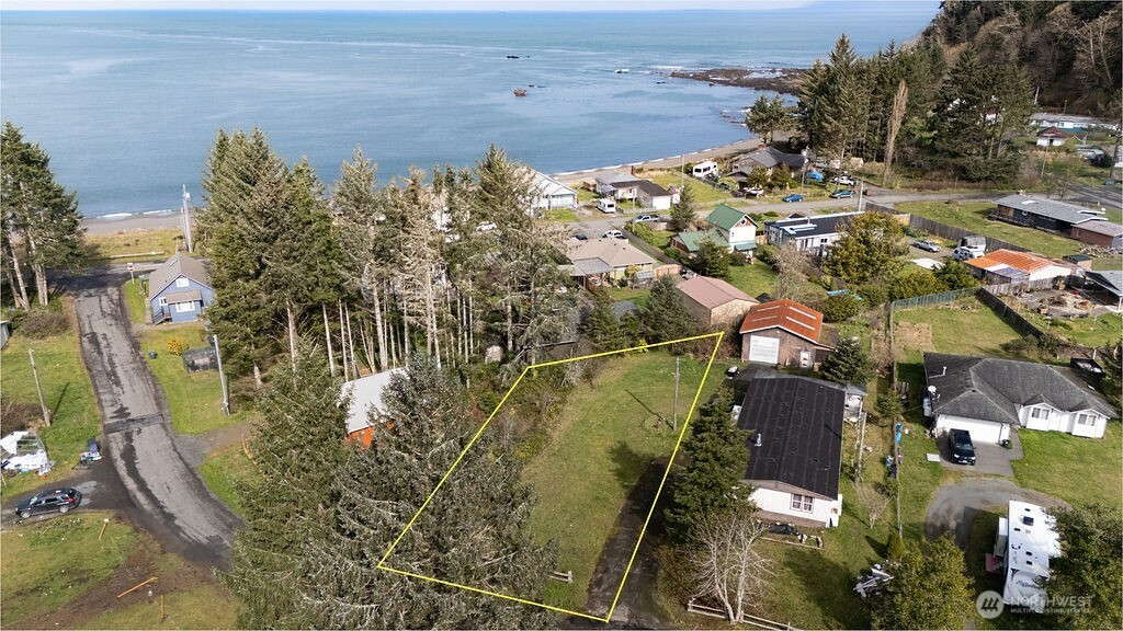42 Fisherman Street, Clallam Bay, WA 98326