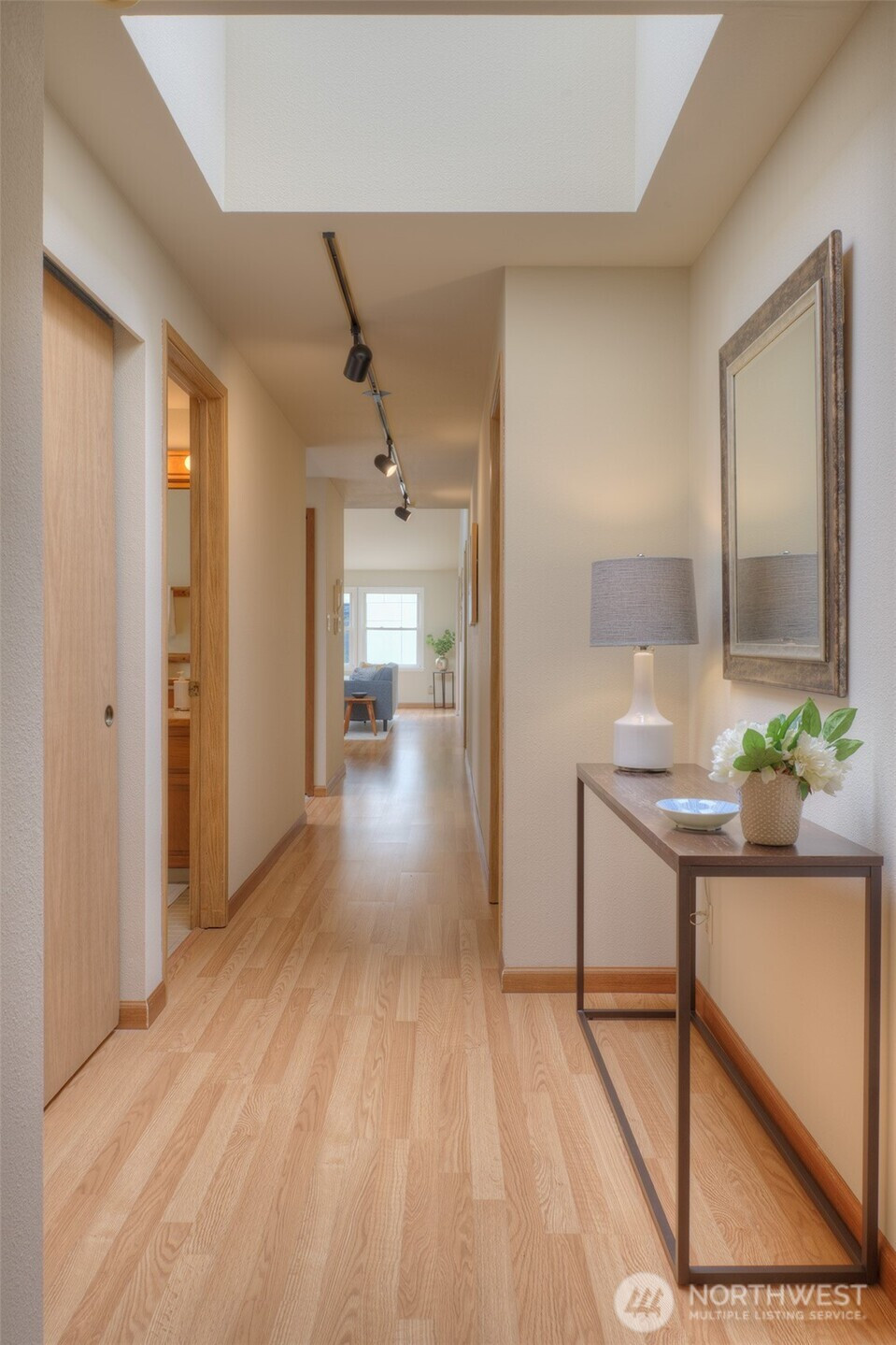 909 N 35TH Street, Seattle, WA 98103