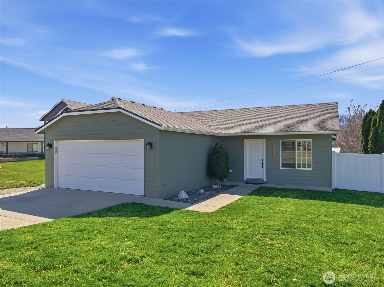 657 S Lawler Avenue, East Wenatchee, WA 98802