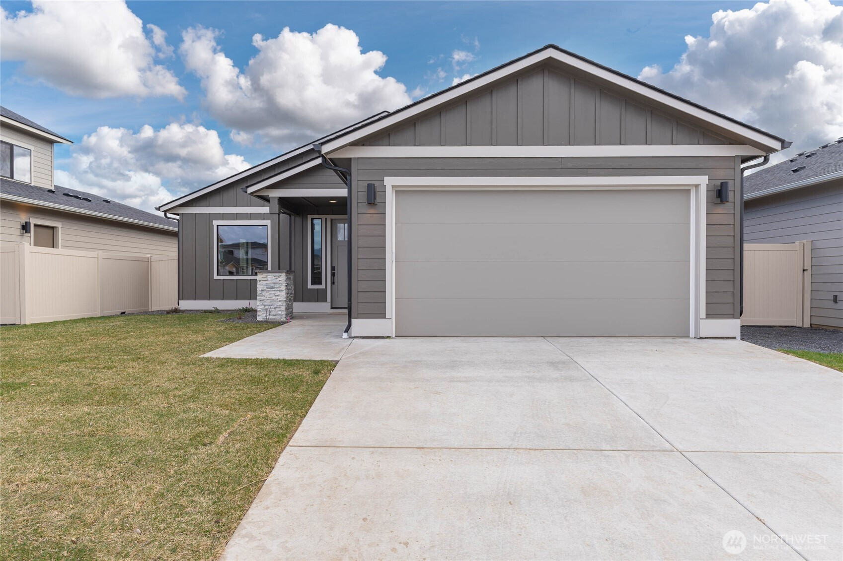 557 S Perry Avenue, East Wenatchee, WA 98802