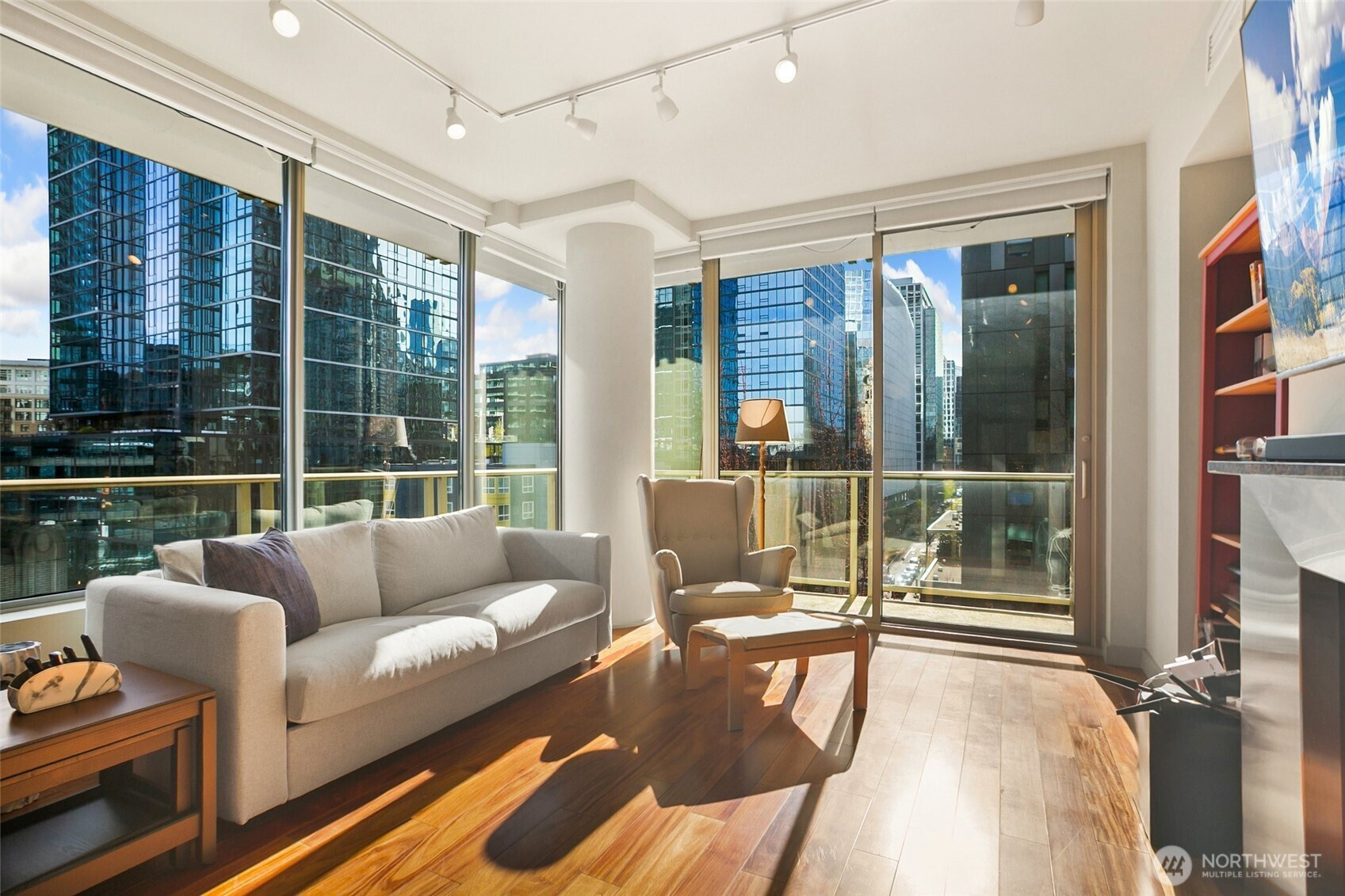 910 Lenora Street, Seattle, WA 98121