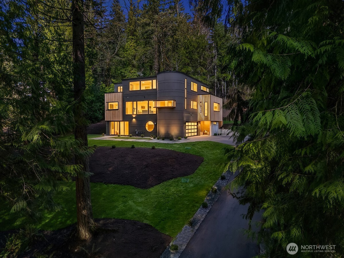 612 219th Avenue NE, Sammamish, WA 98074