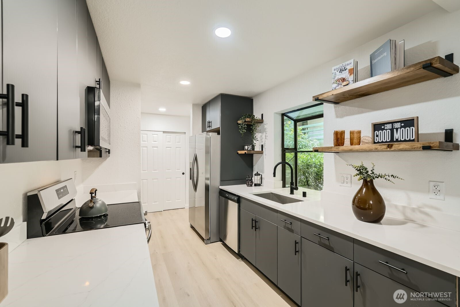 9512 1st Avenue NE, Seattle, WA 98115