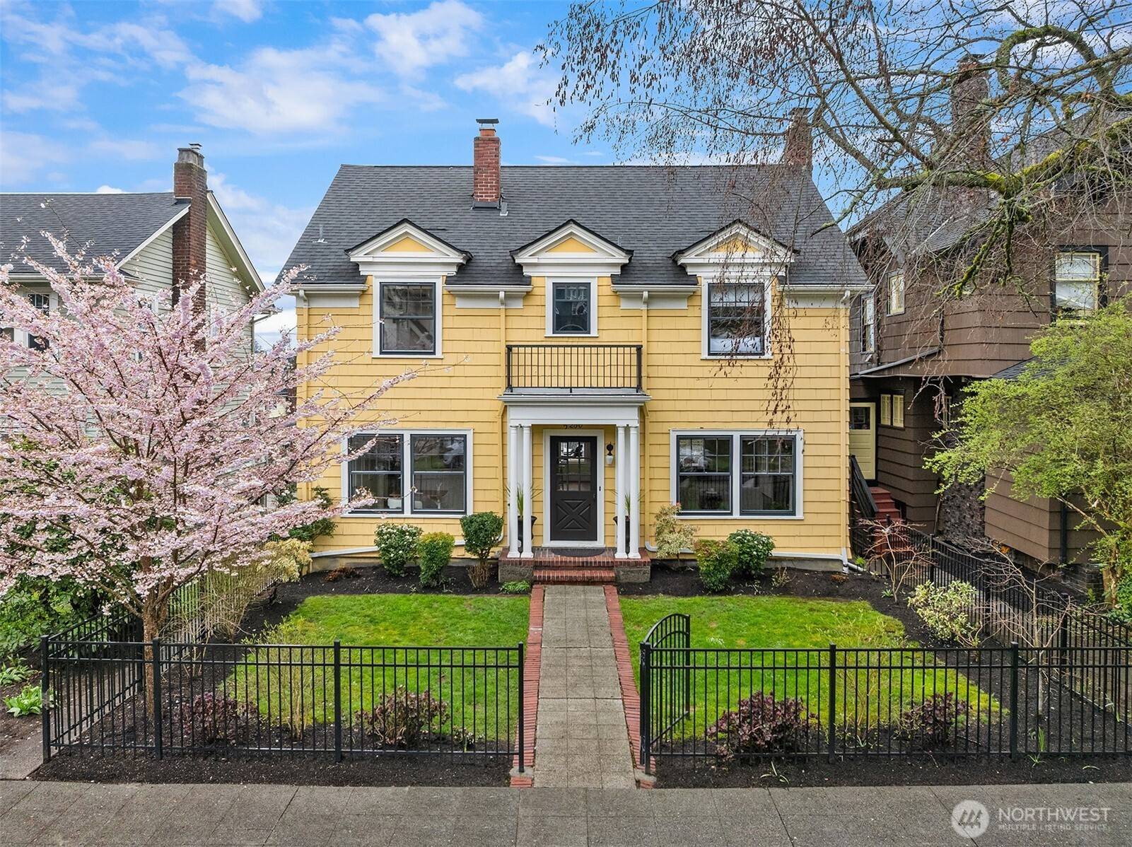 5260 18th Avenue NE, Seattle, WA 98105