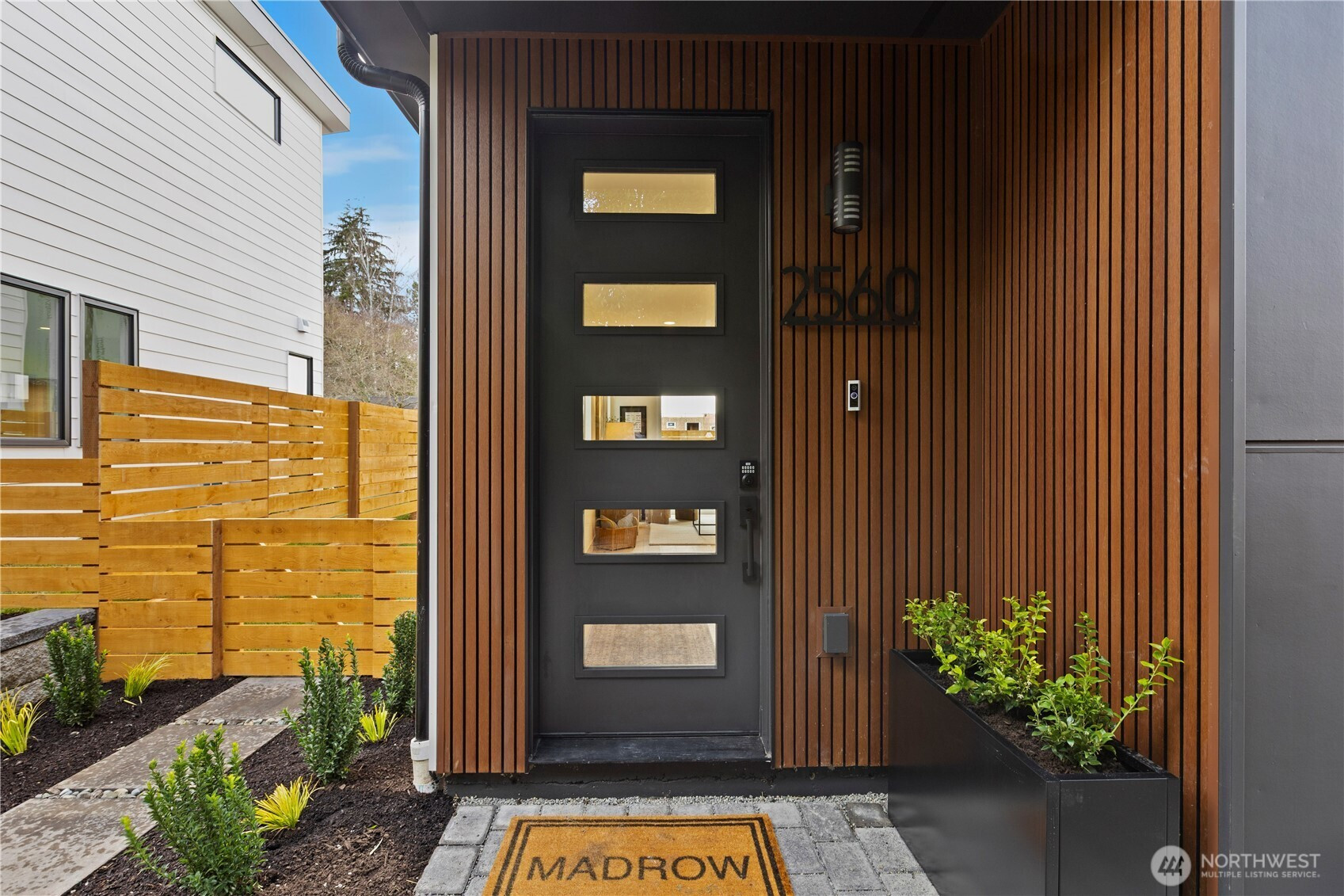 2560 SE 30th Avenue W, Seattle, WA 98199