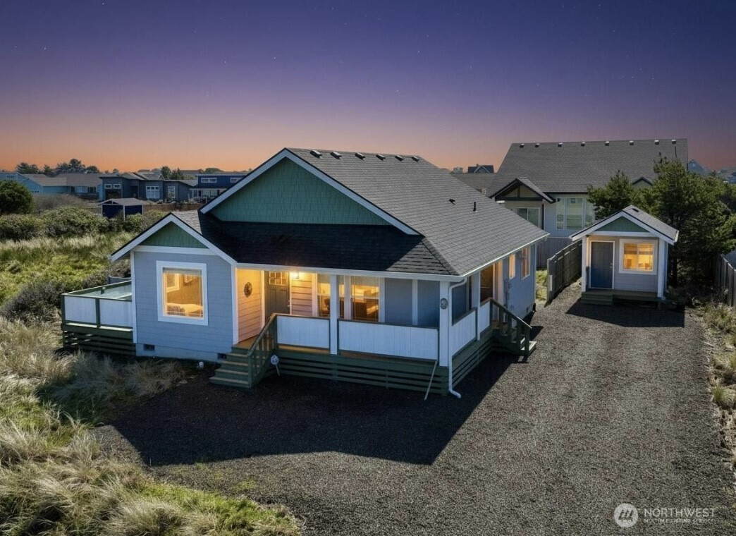 419 N Portal Loop SW, Ocean Shores, WA 98569