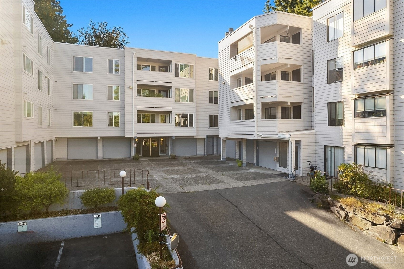 17417 Ashworth Avenue N, Shoreline, WA 98133