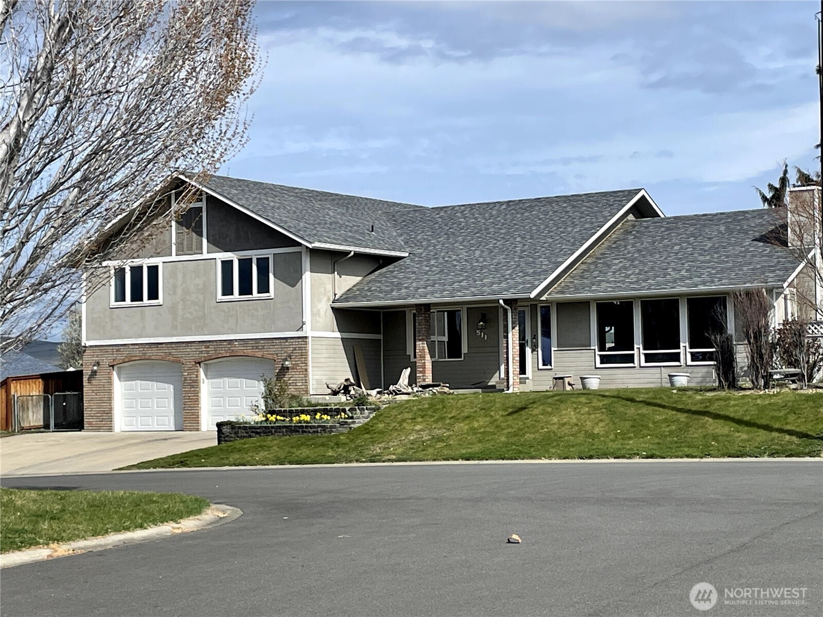 511 Reed Street E, Zillah, WA 98953
