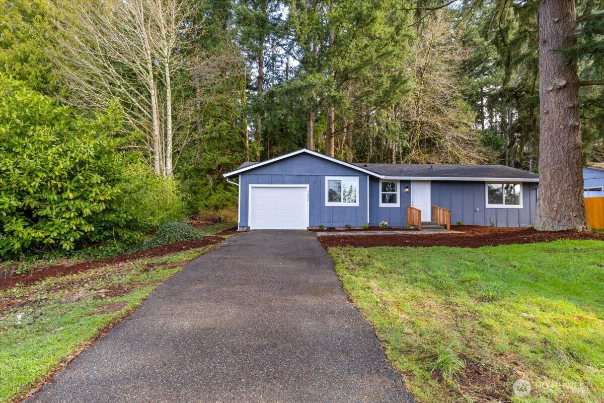 7640 Mesplay Avenue SE, Lacey, WA 98503