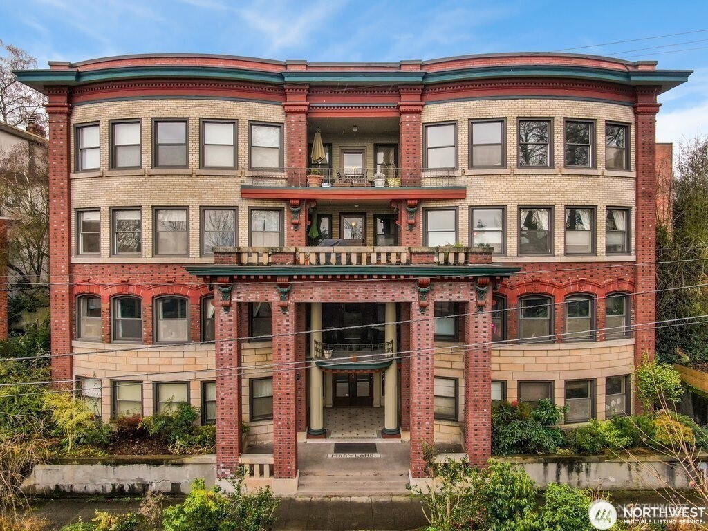 626 13th Avenue E, Seattle, WA 98102