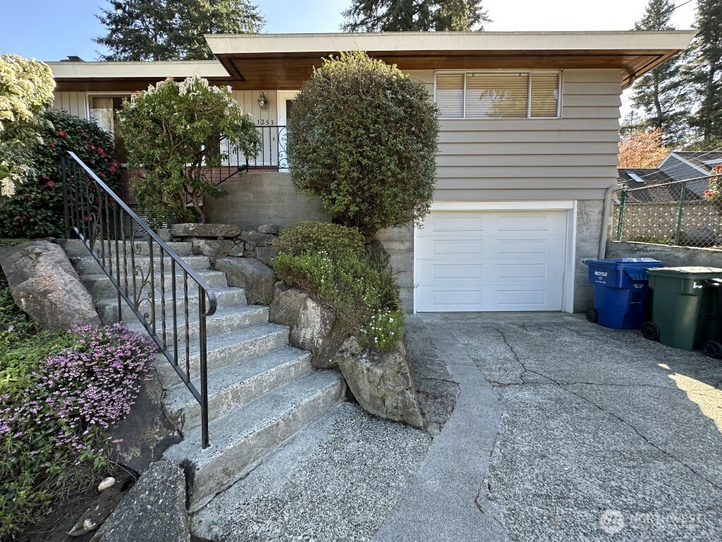 1253 NE 104th Street, Seattle, WA 98125