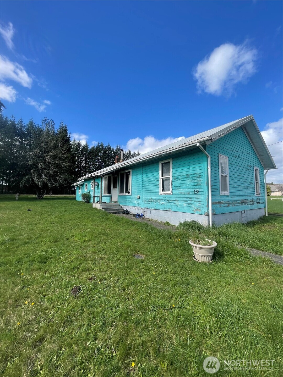 19 Fairley Street, Raymond, WA 98577